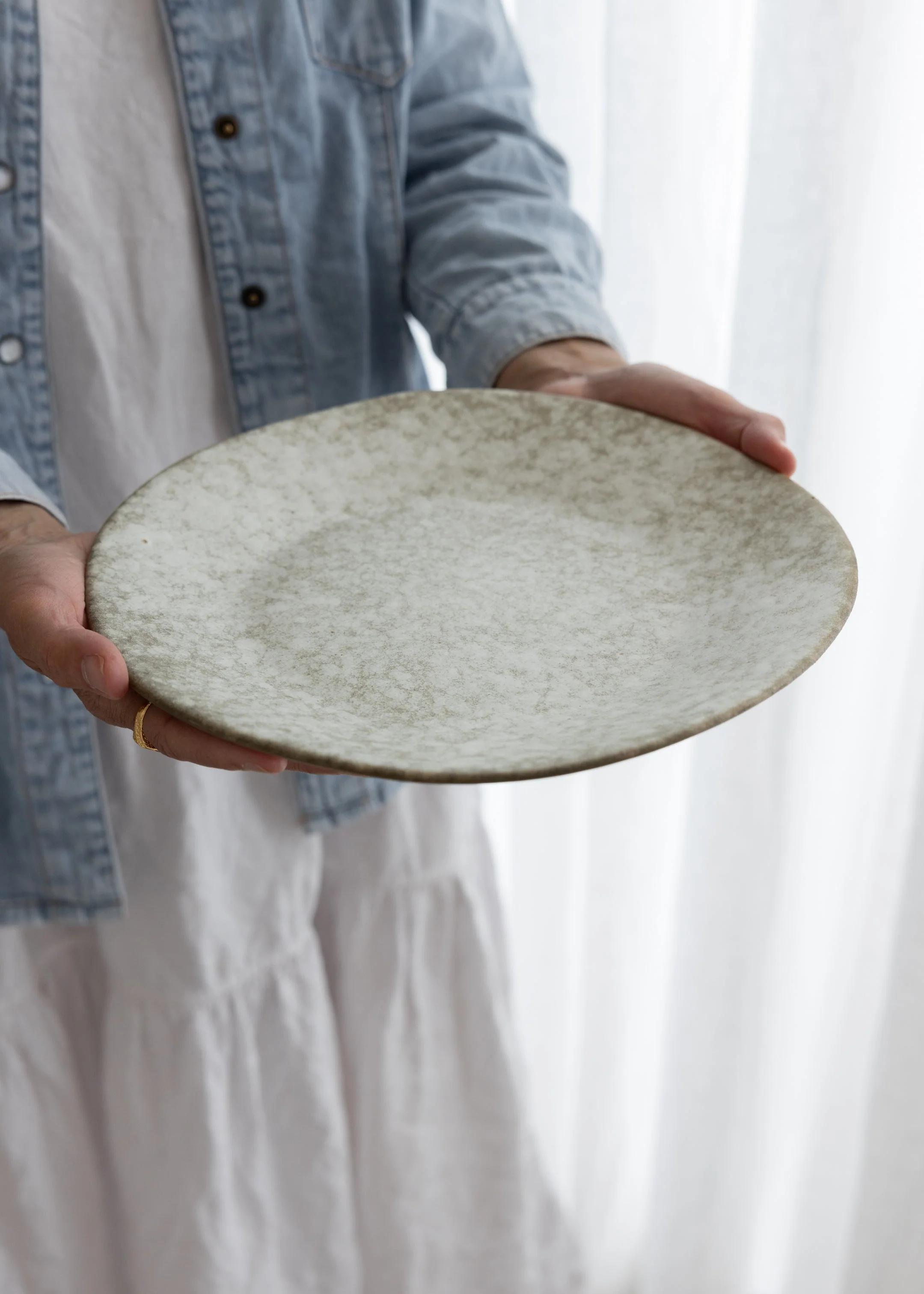 Dusk Stoneware Round Platter - Image 3