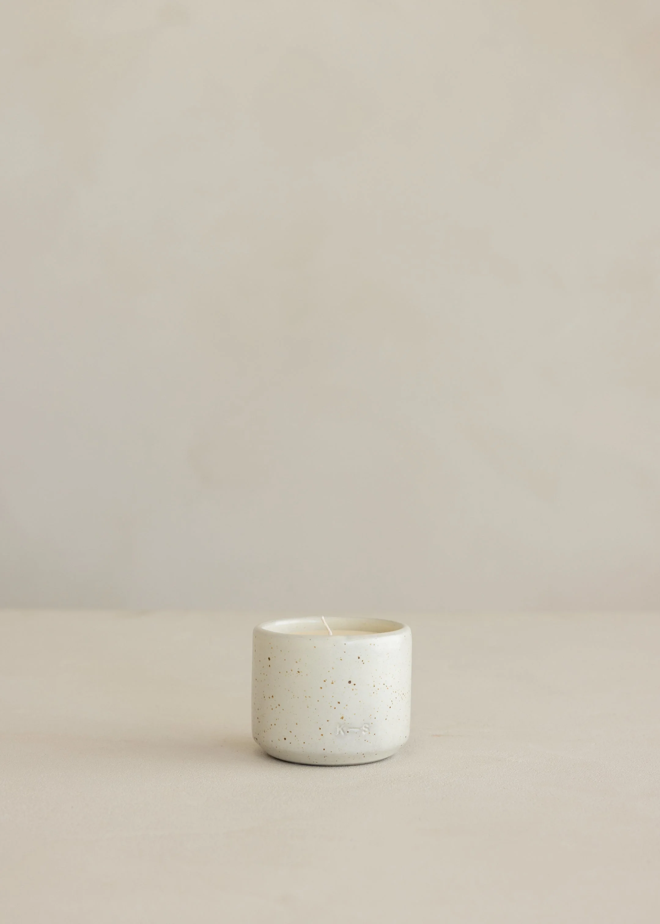 Hand-poured Natural Wax Scented Candle / Sandalwood / Speckled White - Image 3