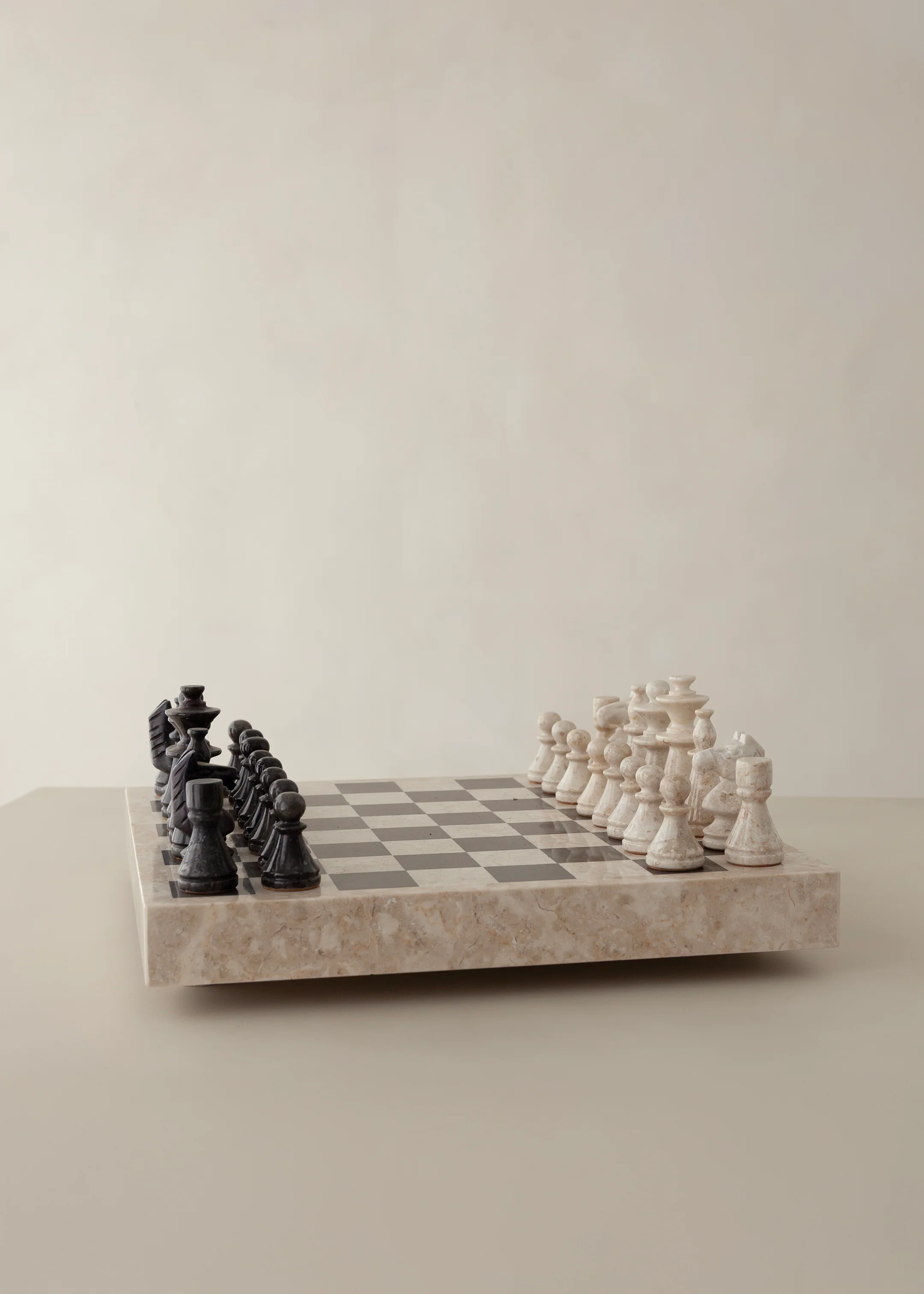 Maku Marble Chess Set / Cream and Black - Image 3