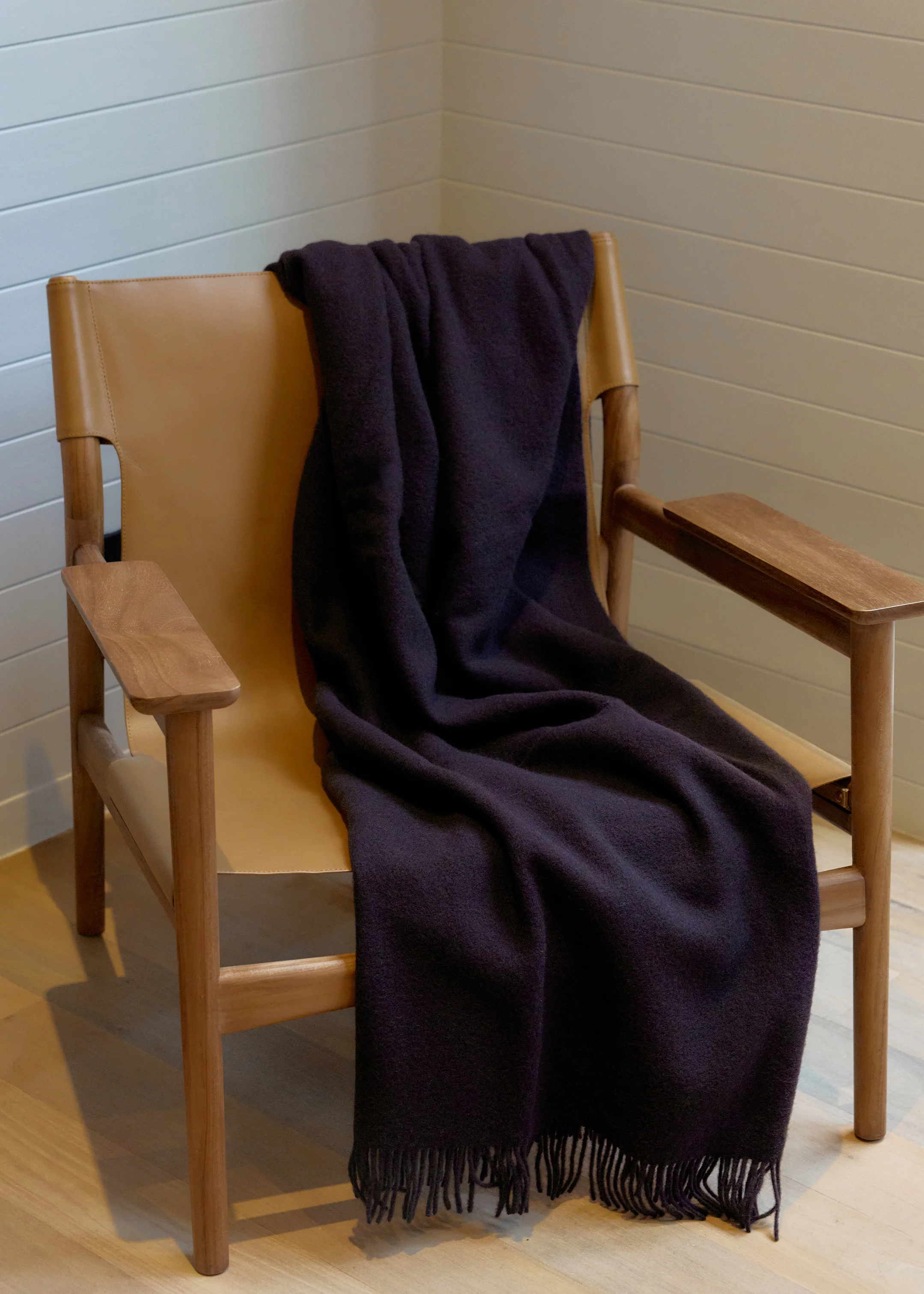Nevis Throw / Blackberry - Image 3